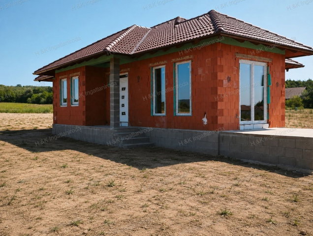 Eladó családi ház, Csörögön 91.49 M Ft, 4 szobás