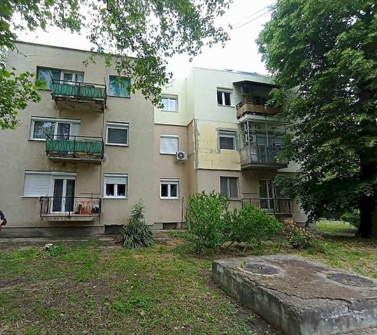 Eladó téglalakás, Szolnokon 28.5 M Ft, 3 szobás