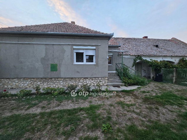 Eladó családi ház, Mezőlakon 36.95 M Ft, 2 szobás