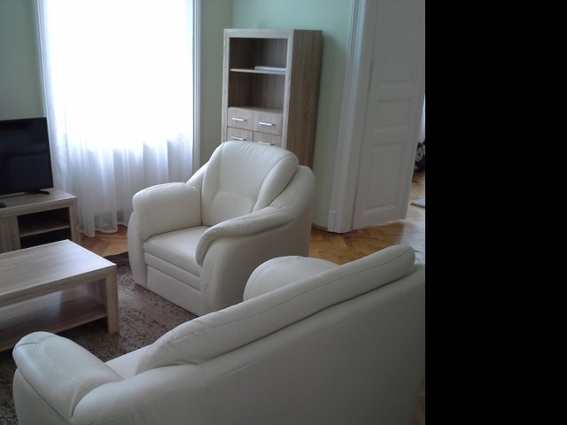 Kiadó téglalakás, albérlet, Pécsett 300 E Ft / hó, 3 szobás