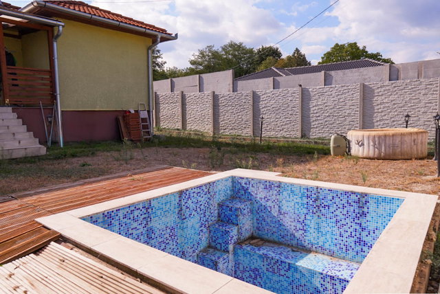 Eladó családi ház, Szigetszentmiklóson 93 M Ft, 4 szobás