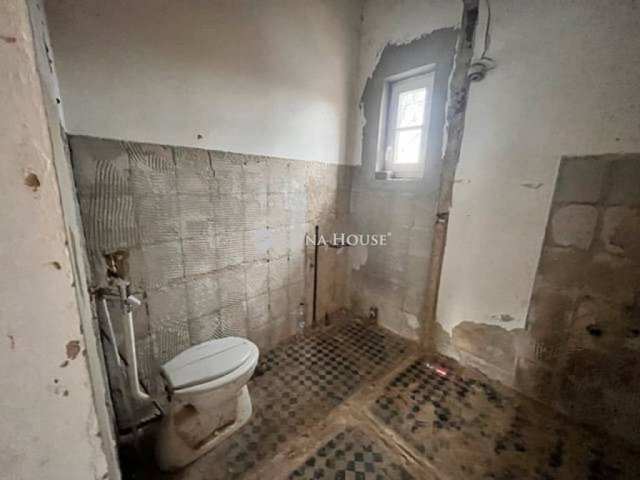 Eladó családi ház, Pécsett, Somogy utcában 9.5 M Ft, 3 szobás