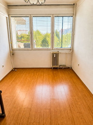 Eladó panellakás, Debrecenben 64.9 M Ft, 3 szobás