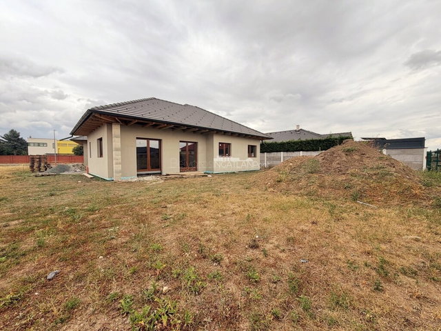 Eladó ikerház, Szombathelyen 127 M Ft, 5 szobás