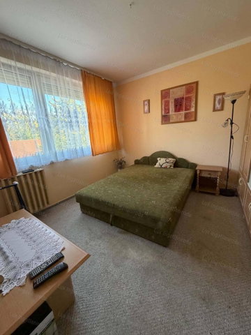 Eladó panellakás, Oroszlányban 34 M Ft, 2+1 szobás