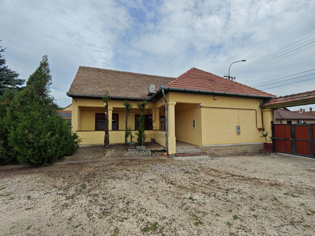 Eladó családi ház, Cegléden 82 M Ft, 2 szobás