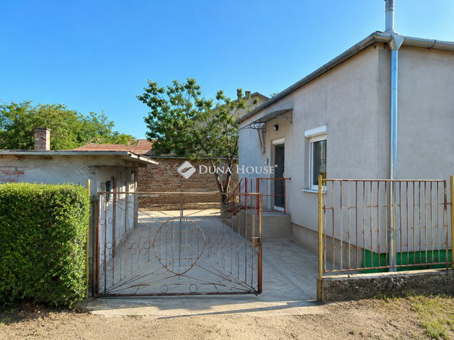 Eladó családi ház, Mogyoródon 80 M Ft, 3 szobás