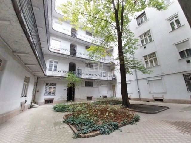 Eladó téglalakás, Budapesten, VI. kerületben 69.9 M Ft, 2 szobás