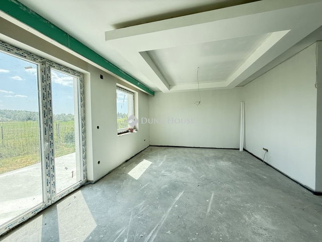 Eladó ikerház, Szigetszentmártonban 88.9 M Ft, 5 szobás