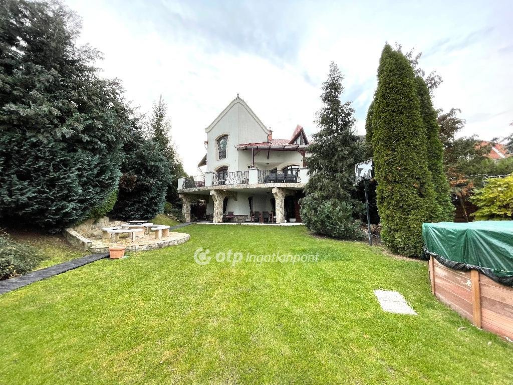 Családi ház · 6 hálószoba · 350 m² · 179.000.000 Ft