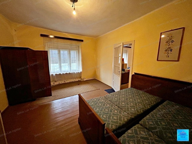 Eladó családi ház, Békésen 26 M Ft, 5 szobás
