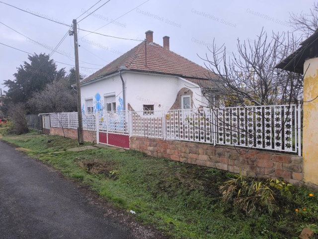 Eladó családi ház, Tiszaföldváron 18 M Ft, 2 szobás