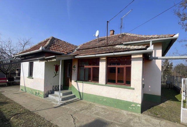 Eladó családi ház, Fegyverneken, Dankó úton 6.1 M Ft, 1 szobás