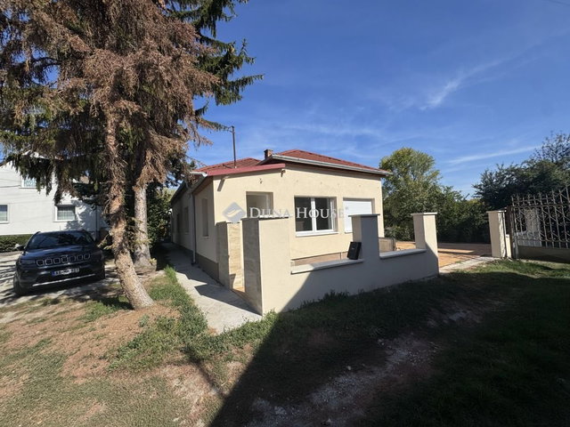 Eladó családi ház, Zsámbékon 109 M Ft, 1 szobás