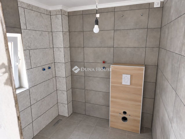Eladó téglalakás, Vecsésen 45 M Ft, 2 szobás
