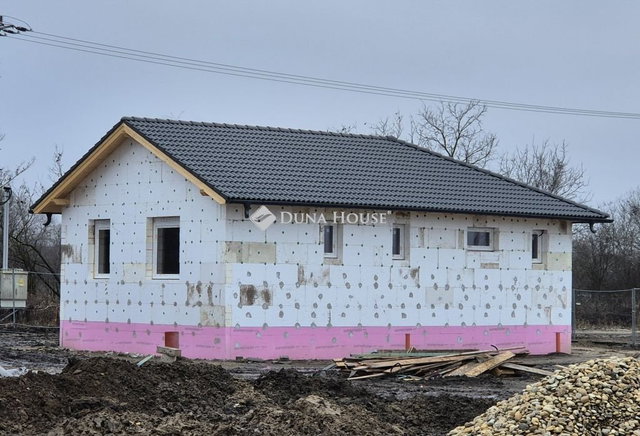 Eladó családi ház, Sződön 102.9 M Ft, 4 szobás