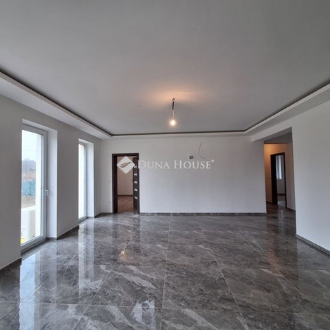 Eladó ikerház, Tinnyén 124.9 M Ft, 4 szobás