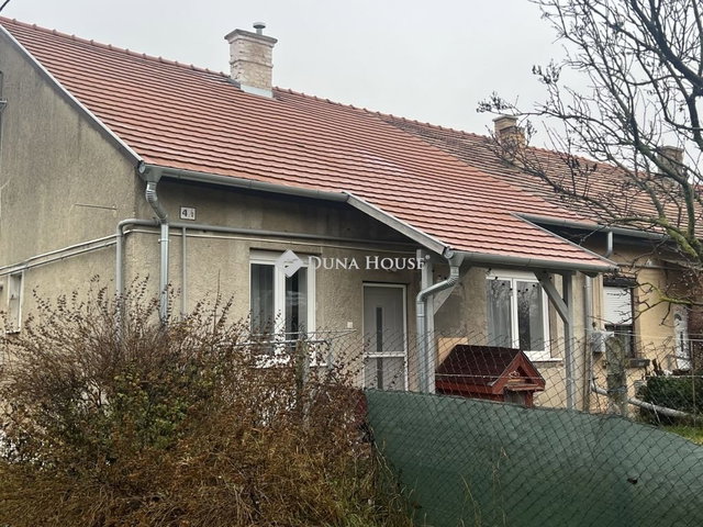Eladó ikerház, Veszprémben 44 M Ft, 2 szobás