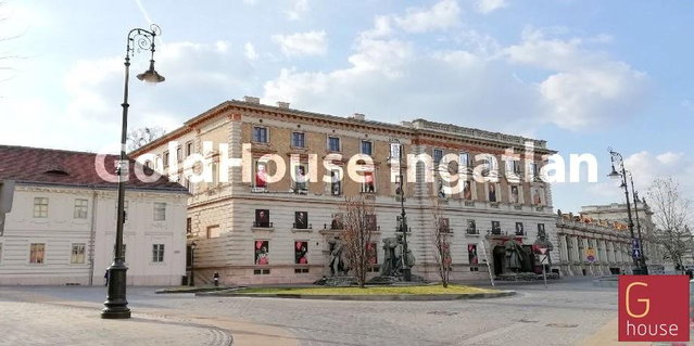 Eladó téglalakás, Budapesten, I. kerületben, Szarvas téren