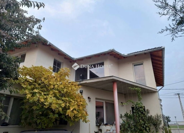 Eladó családi ház, Szigetszentmiklóson 170 M Ft, 8 szobás