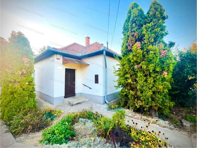 Eladó családi ház, Szolnokon 52 M Ft, 3 szobás