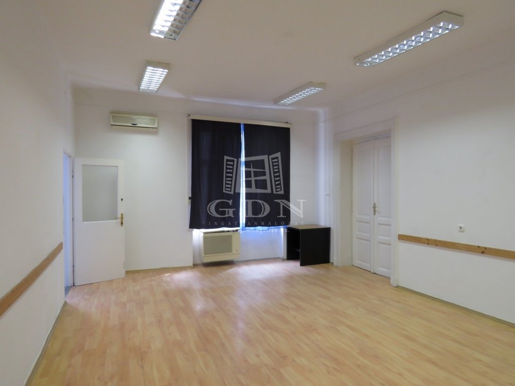 100m² · 150.000 ft