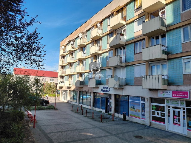 Eladó téglalakás, Ózdon, Árpád Vezér úton 13.2 M Ft