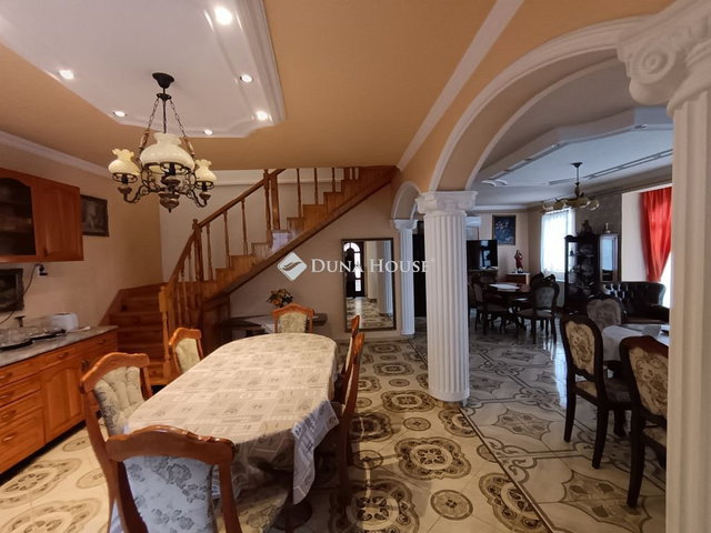 Eladó családi ház, Szegeden, Kapisztrán úton 92 M Ft, 5 szobás