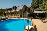 Eladó családi ház, Balatonalmádiban 249.99 M Ft, 13 szobás