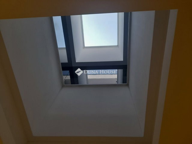 Eladó üzlethelyiség, Debrecenben, Hunyadi János utcában 110 M Ft