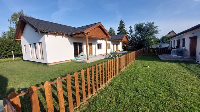 Eladó ikerház, Balatonmáriafürdőn, Akácfa utcában 45 M Ft