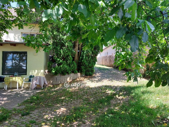 Eladó téglalakás, Gödöllőn 45 M Ft, 2 szobás