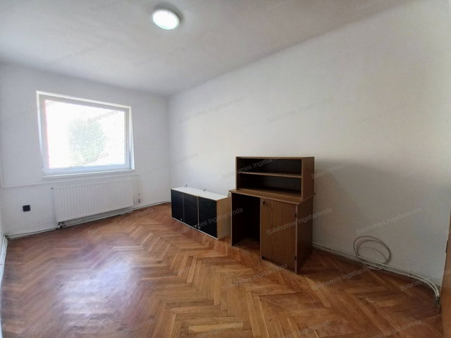 Eladó téglalakás, Siófokon 58 M Ft, 2 szobás