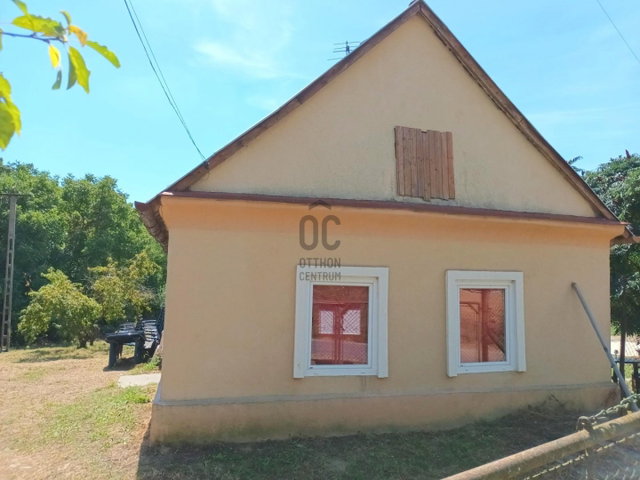 Eladó családi ház, Zalaszentgróton 9.9 M Ft, 2 szobás