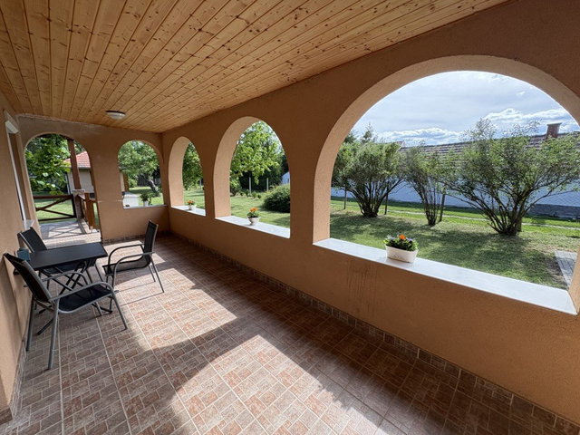 Eladó családi ház, Balatonfenyvesen, Fenyvesi utcában 138 M Ft
