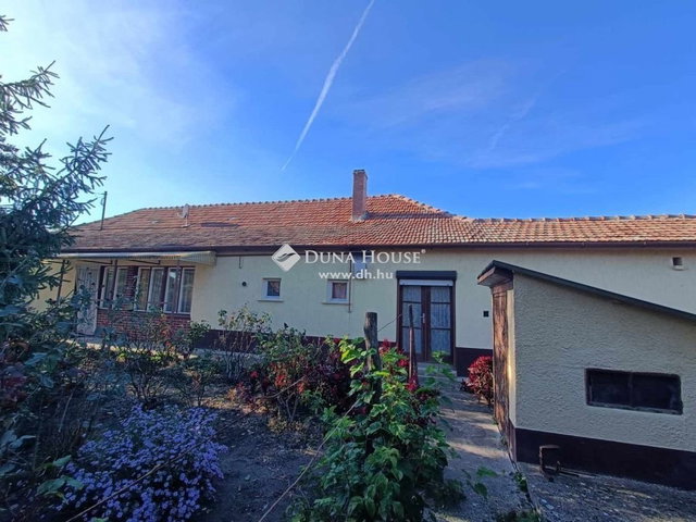 Eladó családi ház, Tiszaalpáron 23.99 M Ft, 4 szobás