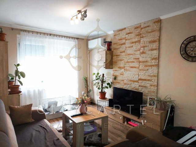 Eladó panellakás, Dunaföldváron 33 M Ft, 2+1 szobás