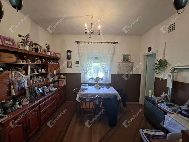 Eladó családi ház, Eszteregnyén 32.9 M Ft, 5 szobás