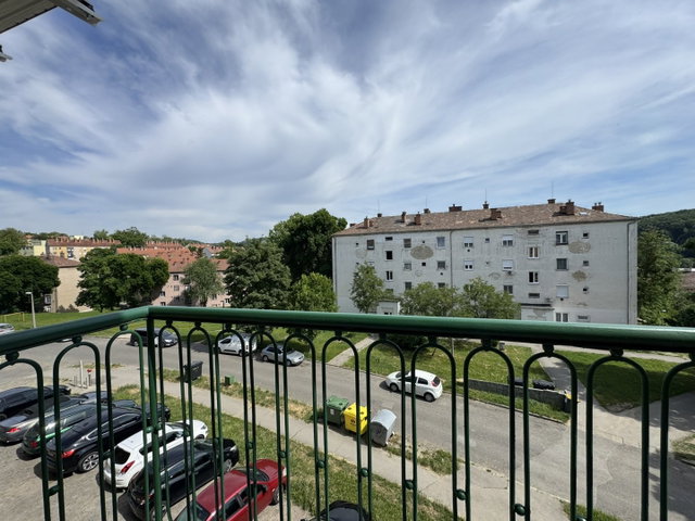 Eladó téglalakás, Komlón, Arany János utcában 29.5 M Ft