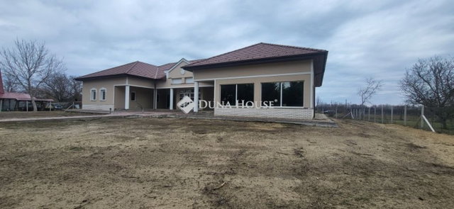 Eladó családi ház, Cegléden 175 M Ft, 4 szobás