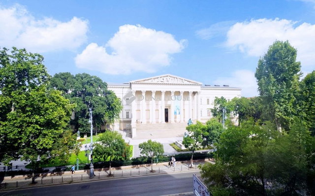 Eladó téglalakás, Budapesten, V. kerületben, Múzeum körúton
