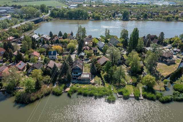 Eladó családi ház, Szigethalmon 237.5 M Ft, 5+2 szobás