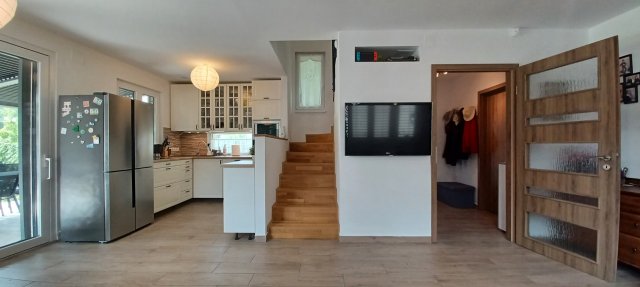 Eladó családi ház, Veszprémben 169.6 M Ft, 3+4 szobás