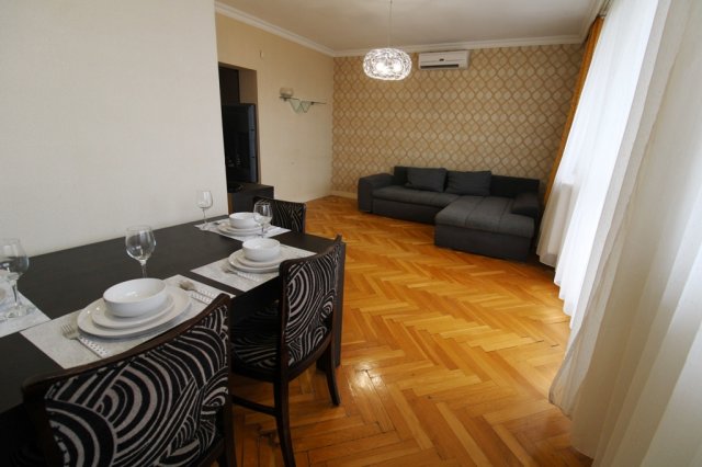 Kiadó téglalakás, albérlet, Pécsett 170 E Ft / hó, 2 szobás