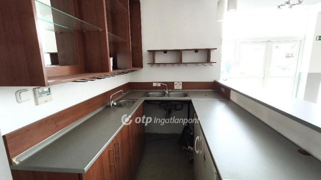 Eladó ipari ingatlan, Dunaújvárosban 90 M Ft