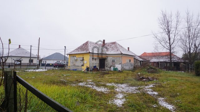 Eladó üzlethelyiség, Poroszlón 20 M Ft / költözzbe.hu