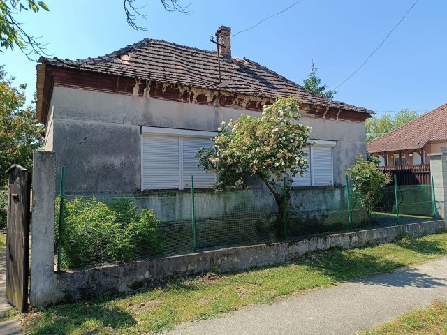 Eladó családi ház, Dobán 7.5 M Ft, 2 szobás