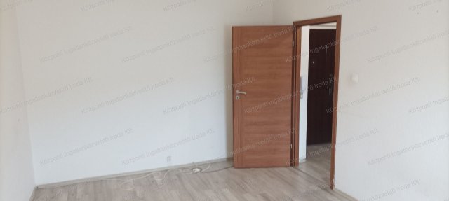 Eladó panellakás, Tatabányán 32.49 M Ft, 2 szobás