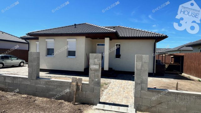 Eladó családi ház, Kecskeméten 80 M Ft, 5 szobás