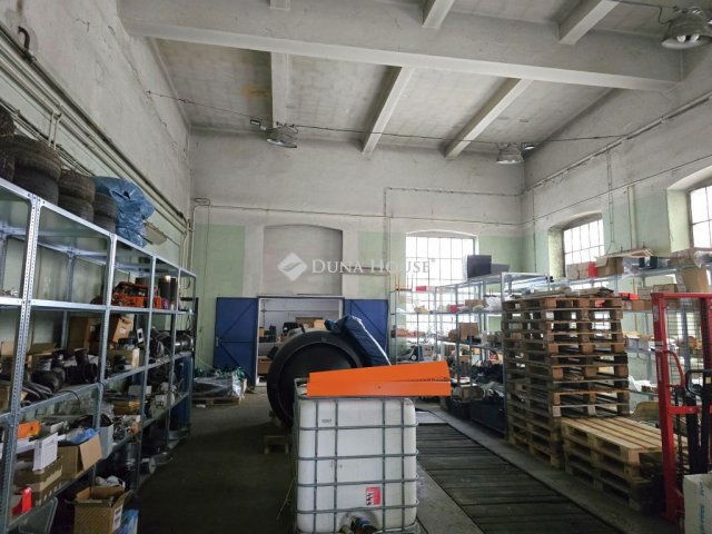 Kiadó ipari ingatlan, Pécsett 380 E Ft / hó